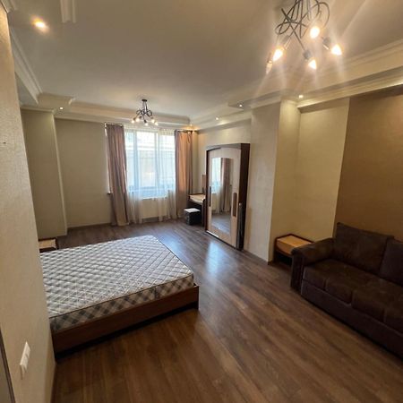 Ferienwohnung Malibu Erivan Exterior foto