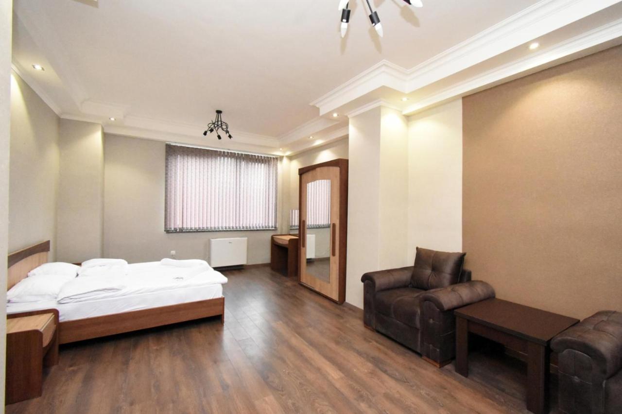 Ferienwohnung Malibu Erivan Exterior foto